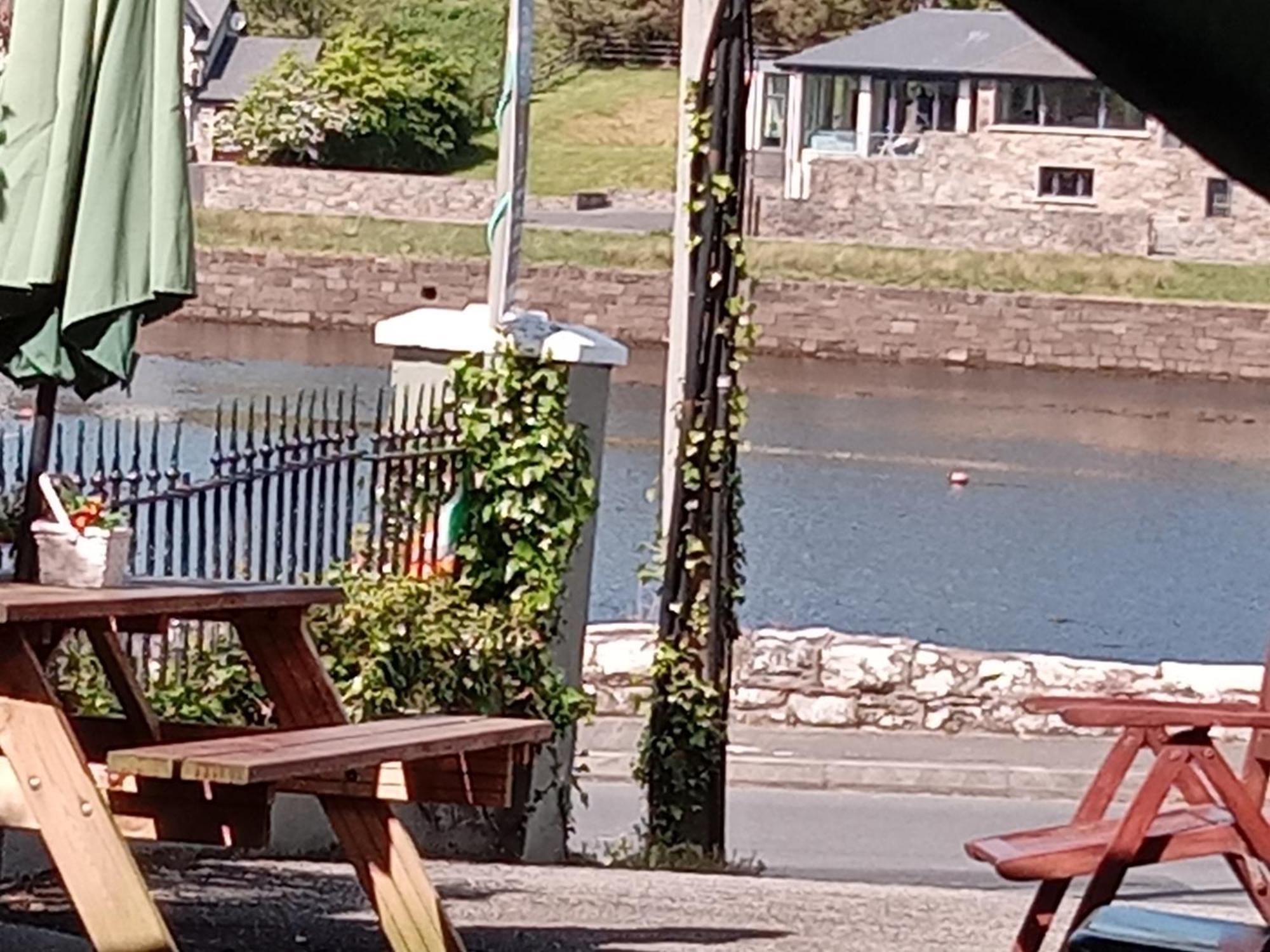 Moorings Greenway Newport  Exterior foto